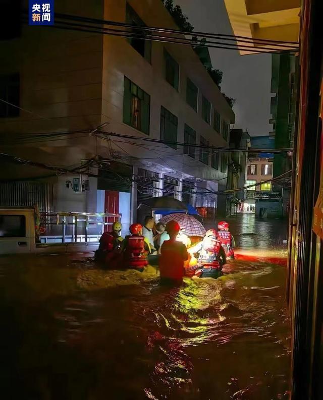 暴雨致广西百色内涝 多处被淹