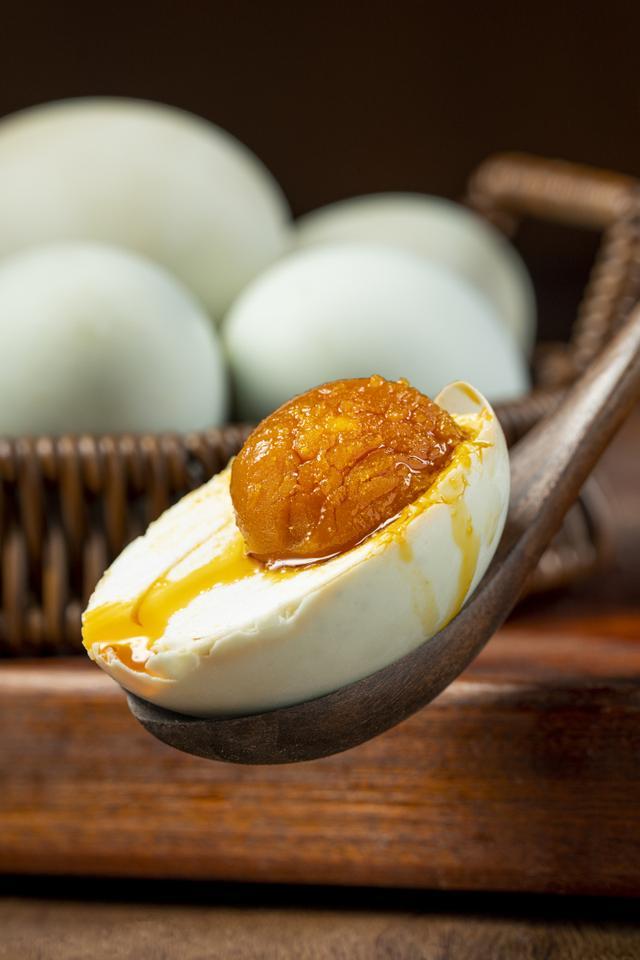 那么多卖咸蛋黄的蛋清都去哪了？揭秘广泛应用之道