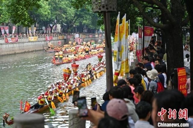 端午当天广州猎德龙船招景 传统盛况引人潮