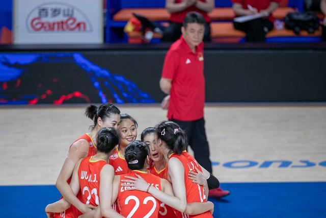 4连胜 中国女排3比0横扫波兰 锁定总决赛门票