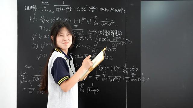 姜萍目前正在专心备战决赛 17岁少女冲刺数学巅峰
