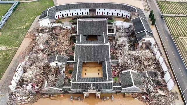 福建客家第一宗祠暴雨后大面积坍塌 文物安全引担忧