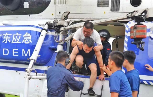 梅州洪涝1190名消防员增援赶赴 多处山洪滑坡救援中