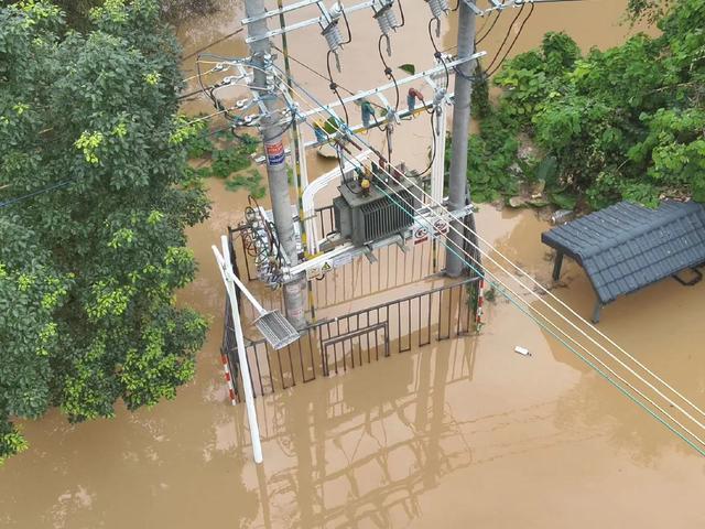 梅州平远县近半受灾用户已恢复供电 抢修持续进行，通讯逐步恢复