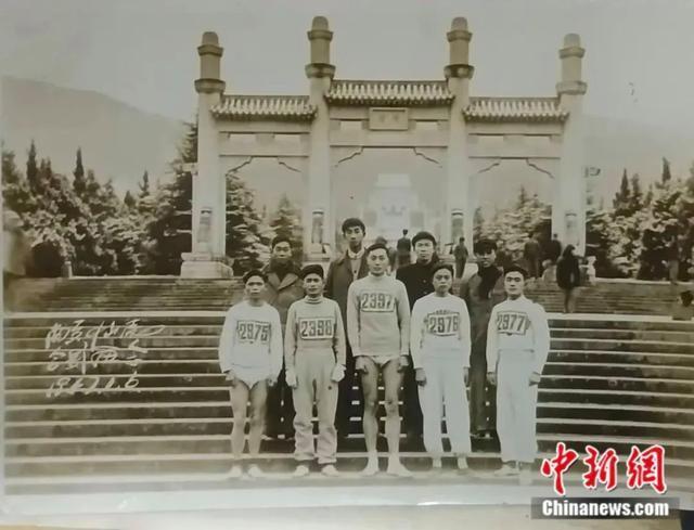 新中国首马冠军夏启宇回忆夺冠瞬间 96岁传奇老人的奔跑人生