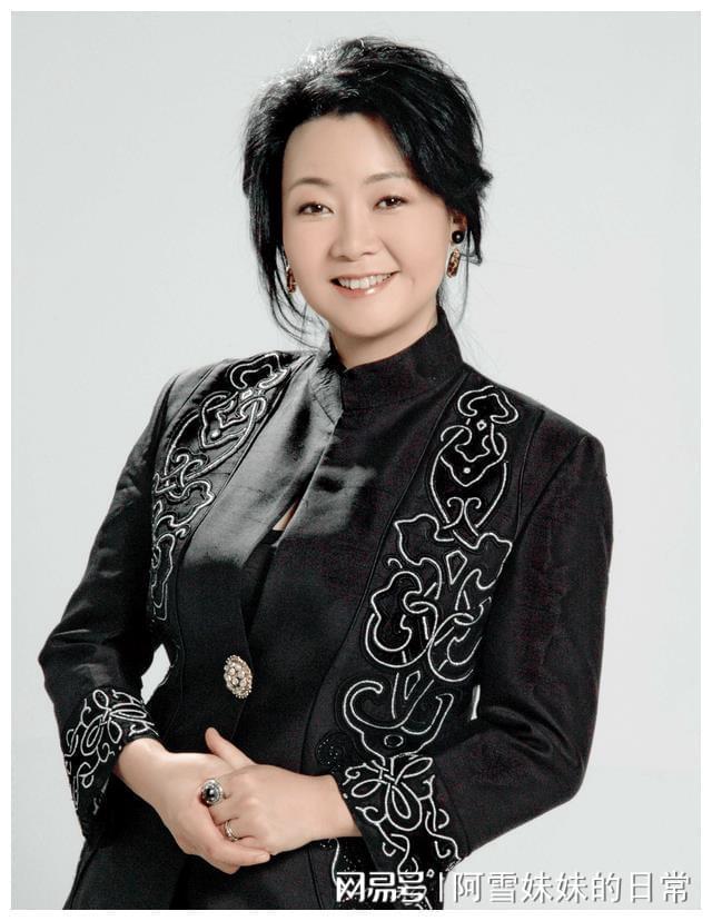 萨日娜：曾被导演嫌丑，六年无戏可拍，丈夫帮她逆袭国家一级演员 演艺圈的真挚情缘