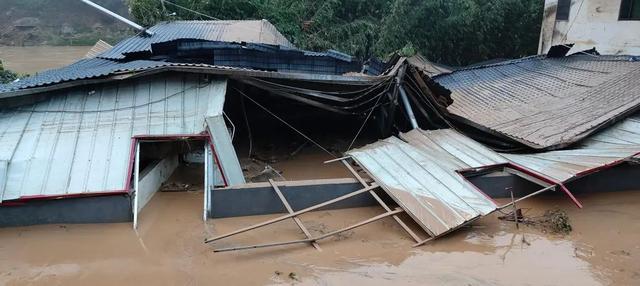 梅州一酒厂数百吨酒被洪水冲毁