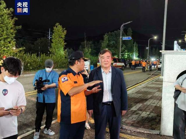中国驻韩大使赴电池厂火灾现场