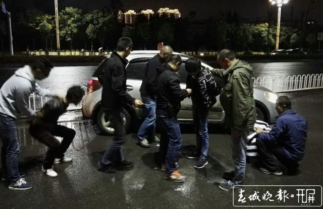 上膛!破窗!直击真实缉毒现场 无名英雄的血色捍卫_新闻频道_中华网