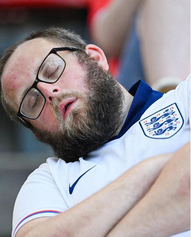 姆巴佩送别莱万，英格兰球迷都睡着了 沉闷平局背后的难题