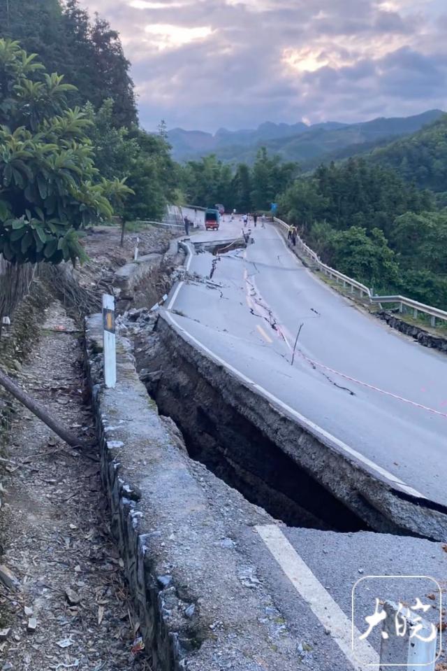广西G246国道百余米路面严重沉降