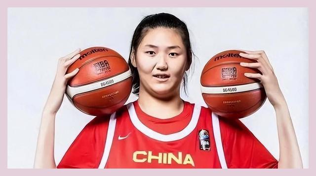 中国U18女篮不敌澳大利亚获亚军 未来之星张子宇闪耀赛场