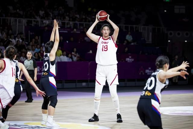 张子宇暴砍34分16篮板5助，FIBA官方发推盛赞，日本球迷直接破防 决赛剑指冠军