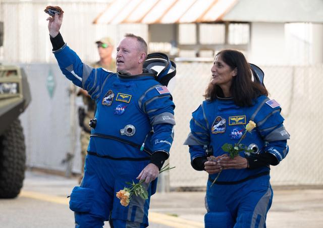 美航天局否认2名宇航员被困太空 安全待返航