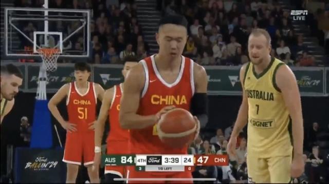 中国男篮再负澳大利亚 热身赛三连败 失误高达28次成焦点