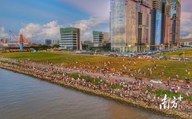 深中通道的日出时刻 万人共赏浪漫晨光