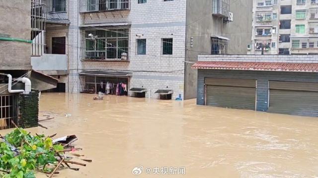 重庆长寿河水倒灌有房屋被淹 居民被困待救援