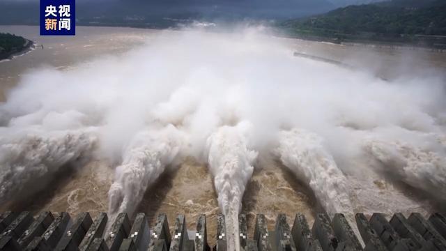 长江流域进入防汛关键期 三峡水库9孔泄洪 全力迎战“七下八上”