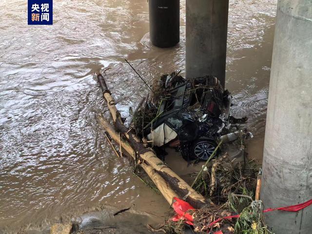 应急管理部调度指导陕西大桥垮塌救援 多部门紧急行动中