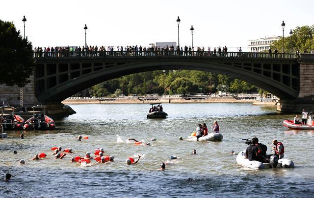 巴黎市民称塞巴黎市民称塞纳河举行开幕式很荒谬