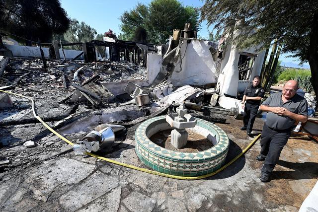 美国加州野火过火面积超26平方公里 居民房屋被毁严重
