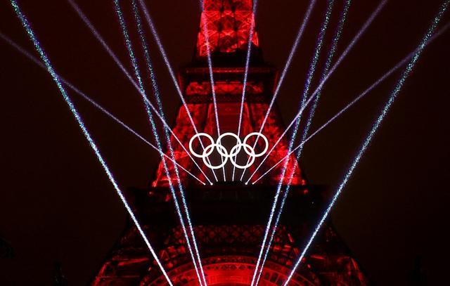 巴黎奥运会开幕式这些瞬间令人难忘 齐达内传递火炬启幕盛事