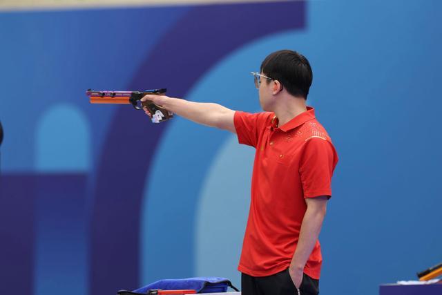 谢瑜夺男子10米气手枪金牌 中国射击队再续辉煌