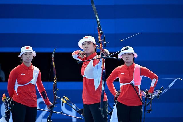 女子射箭团体赛中国夺银