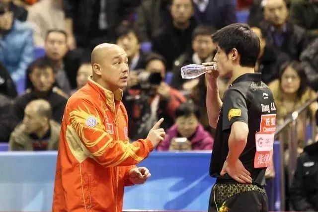 乒乓球教练肖战履历遍及男女队 隆昌骄傲，金牌背后的英雄