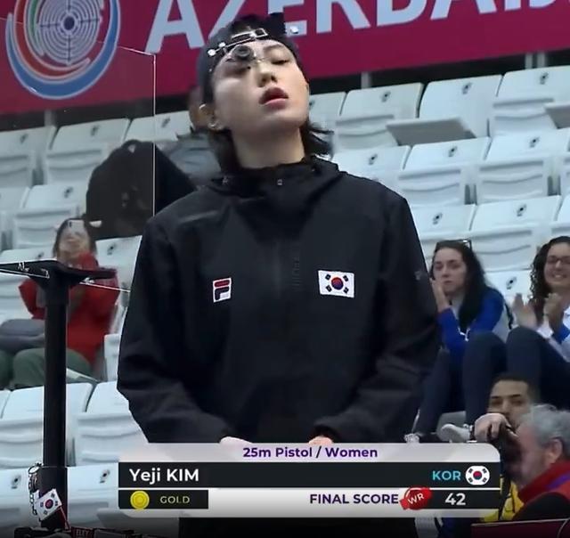 韩国女运动员因冷酷脸走红 冷艳表现引热议