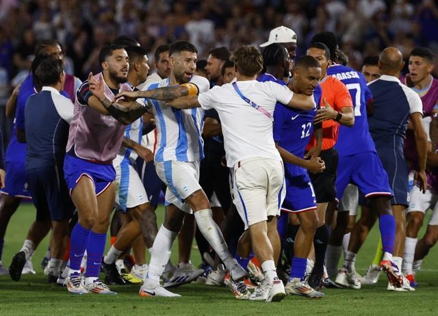 法国阿根廷赛后发生冲突