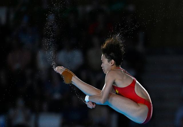 (女子10米跳台半决赛)巴黎上演：中国选手竞逐激烈