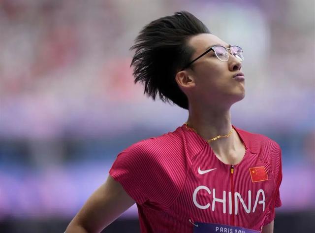 徐卓一回应戴眼镜参加跨栏比赛 眼镜飞人的奥运征程