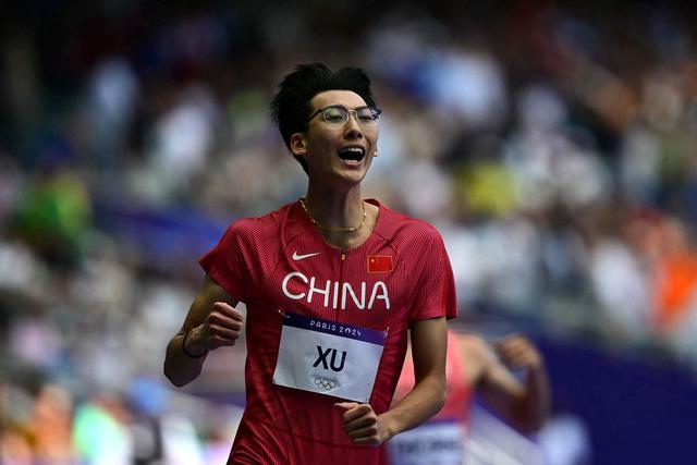 秦伟搏110米栏小组第一晋级半决赛 中国速度闪耀巴黎奥运