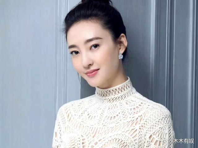 王丽坤已婚和办离婚被同天知道 情感风波再起波澜