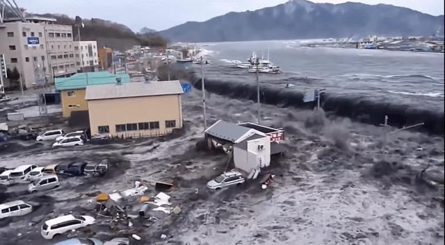 日本强震现场画面：货架商品甩地，核电站安全引关注