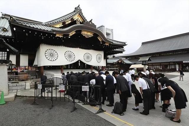 日本靖国神社石柱再被涂鸦"厕所" 