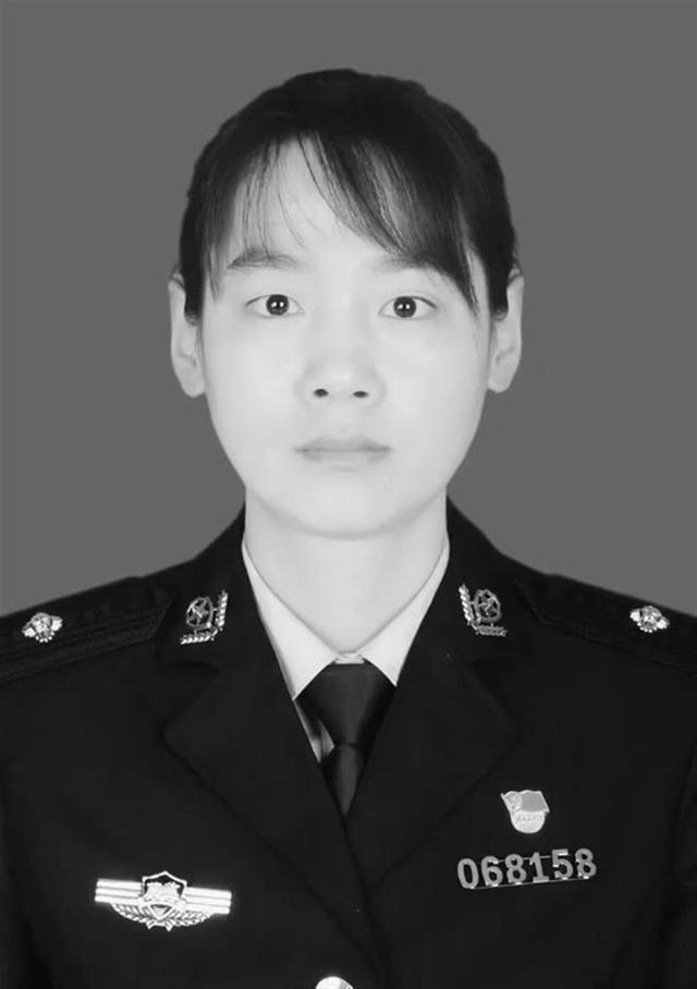 执勤被撞牺牲的29岁女交警，已交在职研究生论文开题报告，却永远无法毕业了