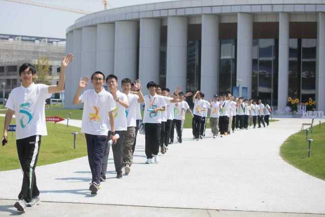 “提早开学”一个月，西湖大学新生在学啥？