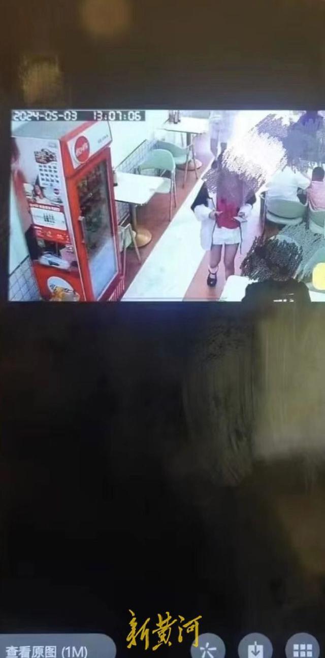 女生吃粉监控画面被店主发群聊开黄腔 店主道歉并转让店铺