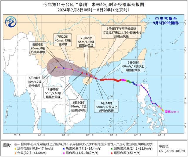 台风过境海南市民偶遇解放军支援车 军民连心共抗摩羯