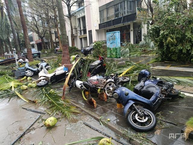 实拍摩羯过境后的海口 街道满目疮痍，各界全力救灾