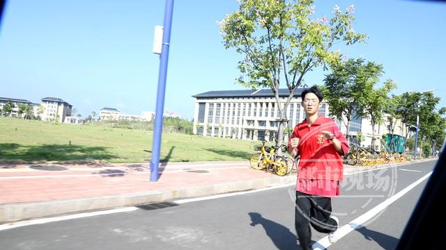 高校为脆骨病新生安排母女同住 爱心助学子圆梦大学