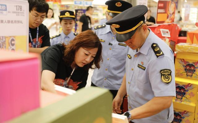 北京：受南方高温影响，今年想吃阳澄湖大闸蟹得等中秋节后 价格略涨，产地需认清