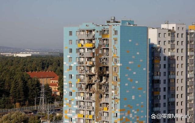 乌军无人机群夜袭莫斯科致重大损失：高层住宅起火、机场关闭