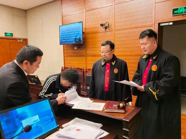 亲妈体罚殴打8岁孩子被判刑 法庭寄望正确教育之道