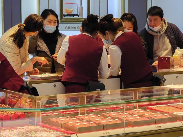 金店女销售3年偷走45.8kg黄金 内贼作案搞偷梁换柱