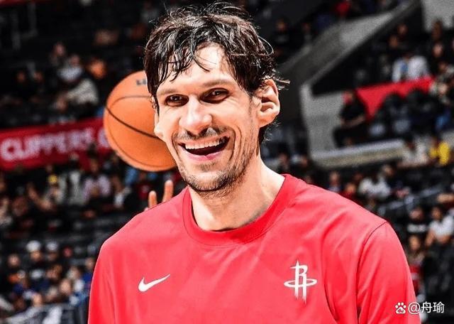 NBA一夜签约汇总：2米24博班重回欧洲打球 勇士连签两位前锋