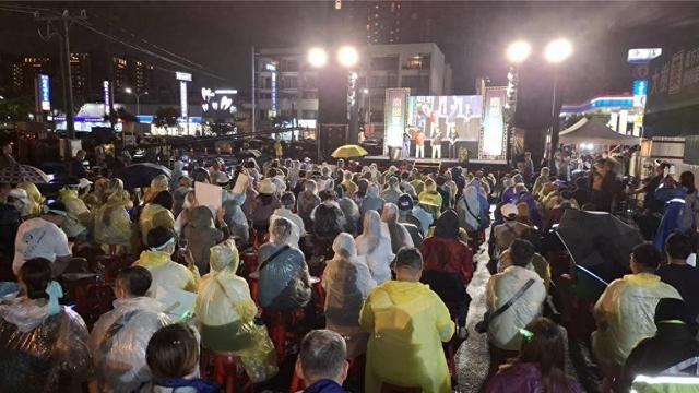 逾千人在赖清德本命区集结挺柯 雨中声援展决心