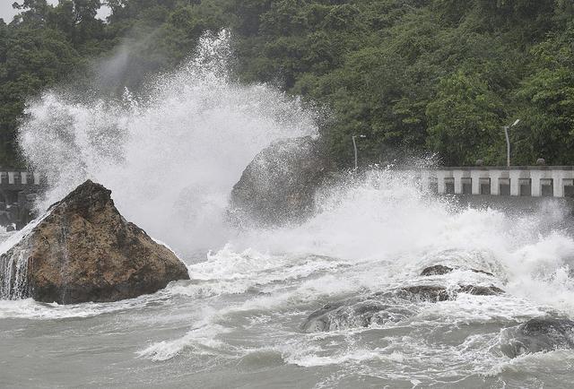 台风山陀儿致岛内超3.4万用户停电 台东、屏东灾情重